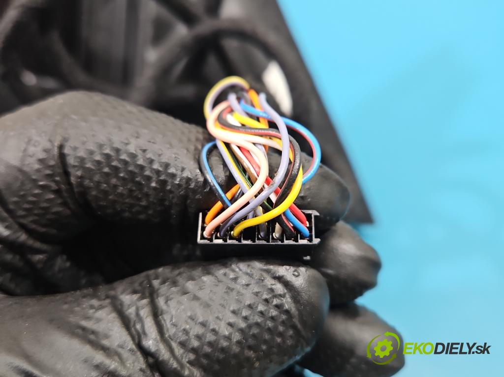 Skoda Superb III 2015-2024 2.0 tdi 150 HP automatic 110 kW 1968 cm3 5- zrkadlo ľavé  (Kľučka dverí ostatné)