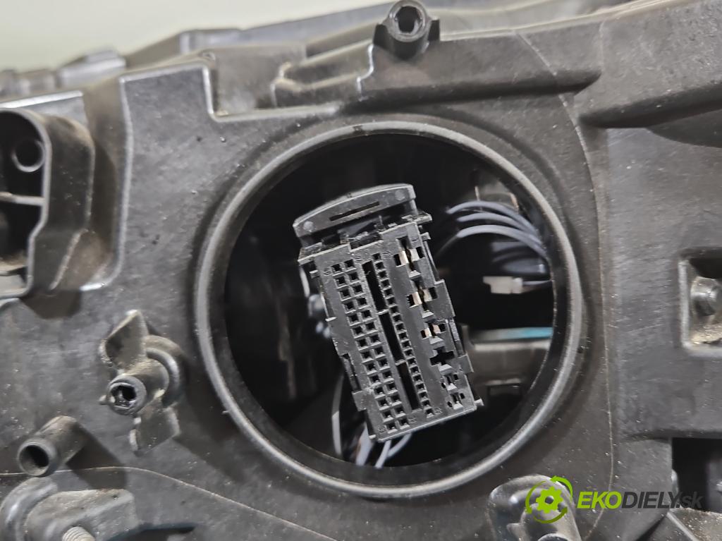 Skoda Superb III 2015-2024 2.0 tdi 150 HP automatic 110 kW 1968 cm3 5- Reflektor: pravý 3V1941016E (Svetlo predné pravé)