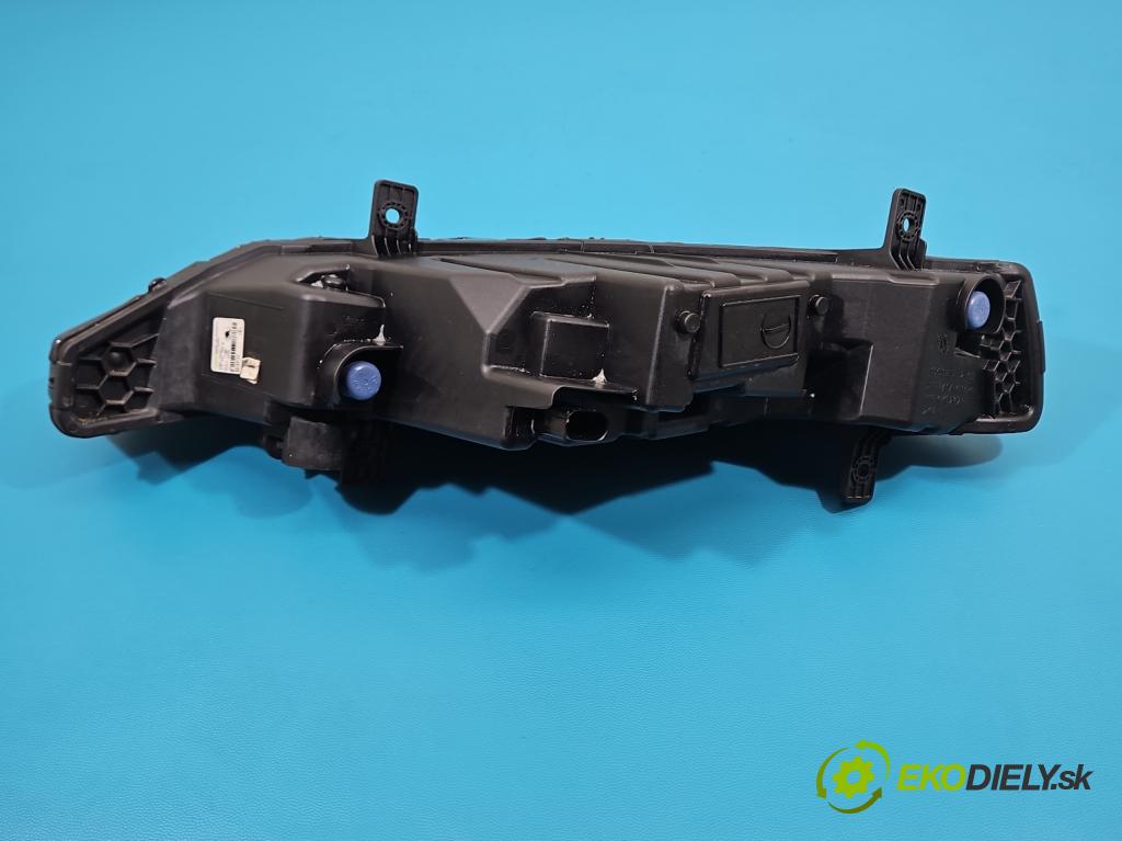 Skoda Superb III 2015-2024 2.0 tdi 150 hp automatic 110 kW 1968 cm3 5- Halogen pravý 3V0941700B (Klika dveří ostatní)