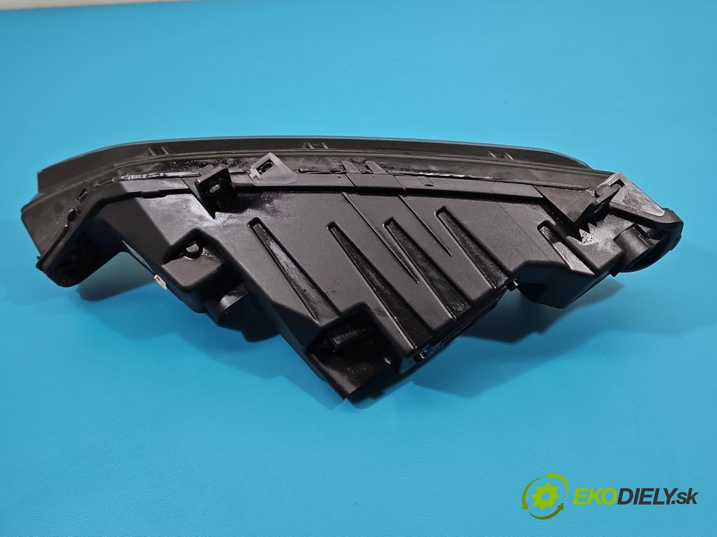 Skoda Superb III 2015-2024 2.0 tdi 150 hp automatic 110 kW 1968 cm3 5- Halogen pravý 3V0941700B (Klika dveří ostatní)