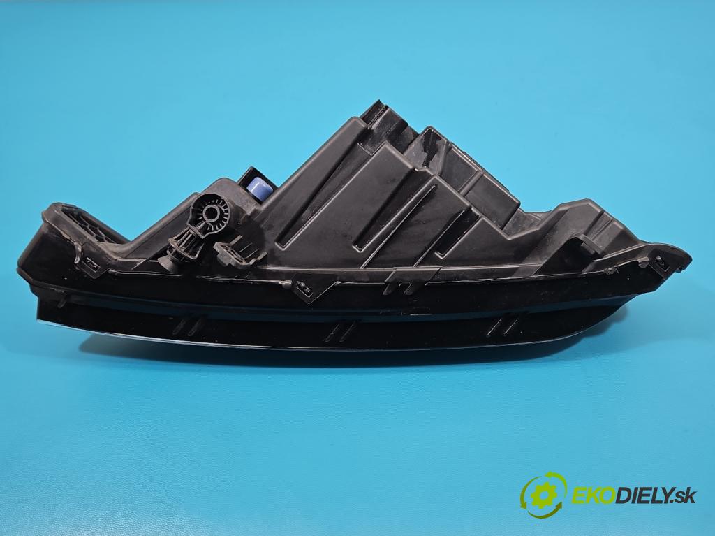 Skoda Superb III 2015-2024 2.0 tdi 150 hp automatic 110 kW 1968 cm3 5- Halogen pravý 3V0941700B (Klika dveří ostatní)