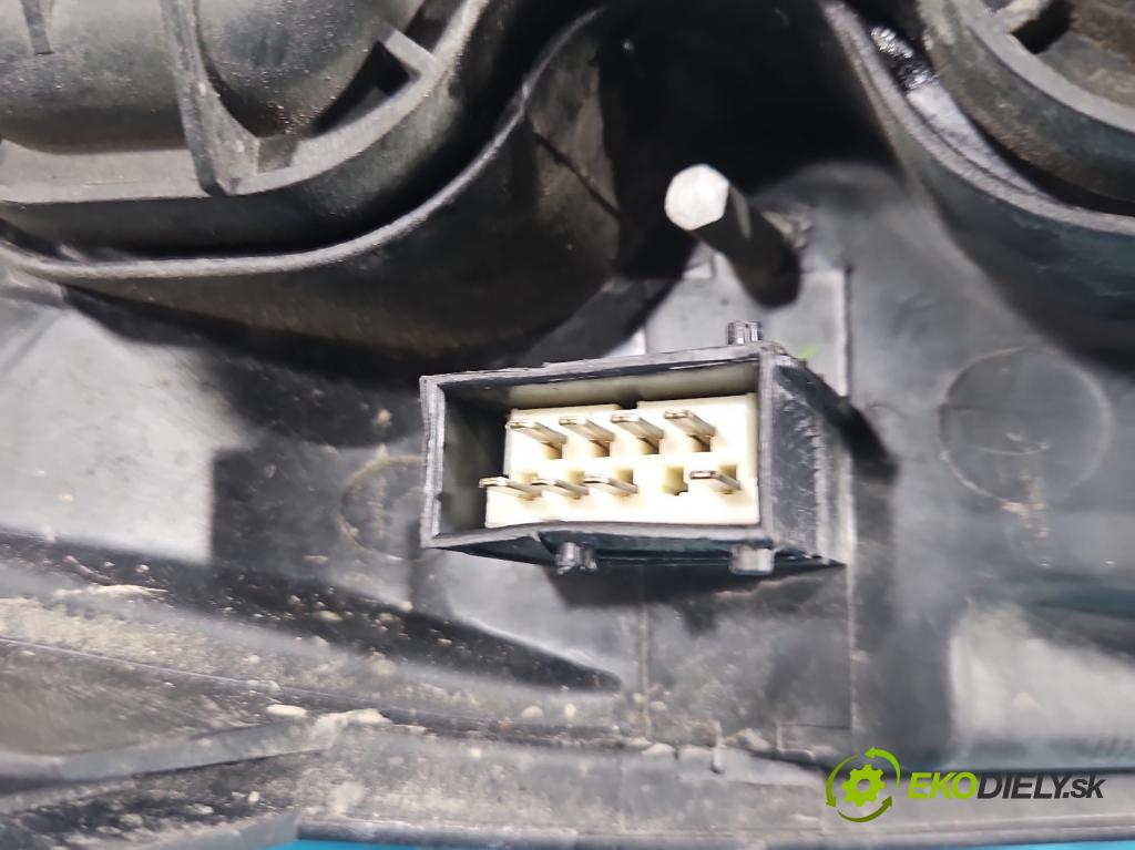 Citroen C3 I 2002-2009 1.4 8V 73 hp manual 54 kW 1360 cm3 5- světlo pravý  (Pravé přední světlo)