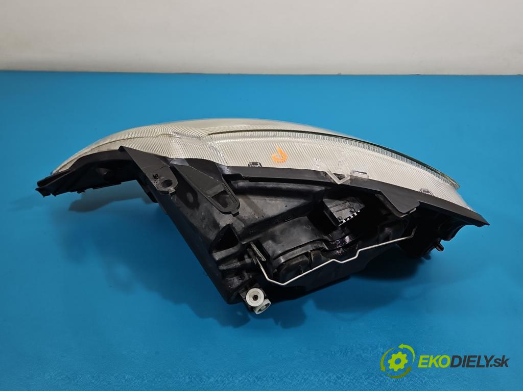 Citroen C3 I 2002-2009 1.4 8V 73 hp manual 54 kW 1360 cm3 5- světlo pravý  (Pravé přední světlo)