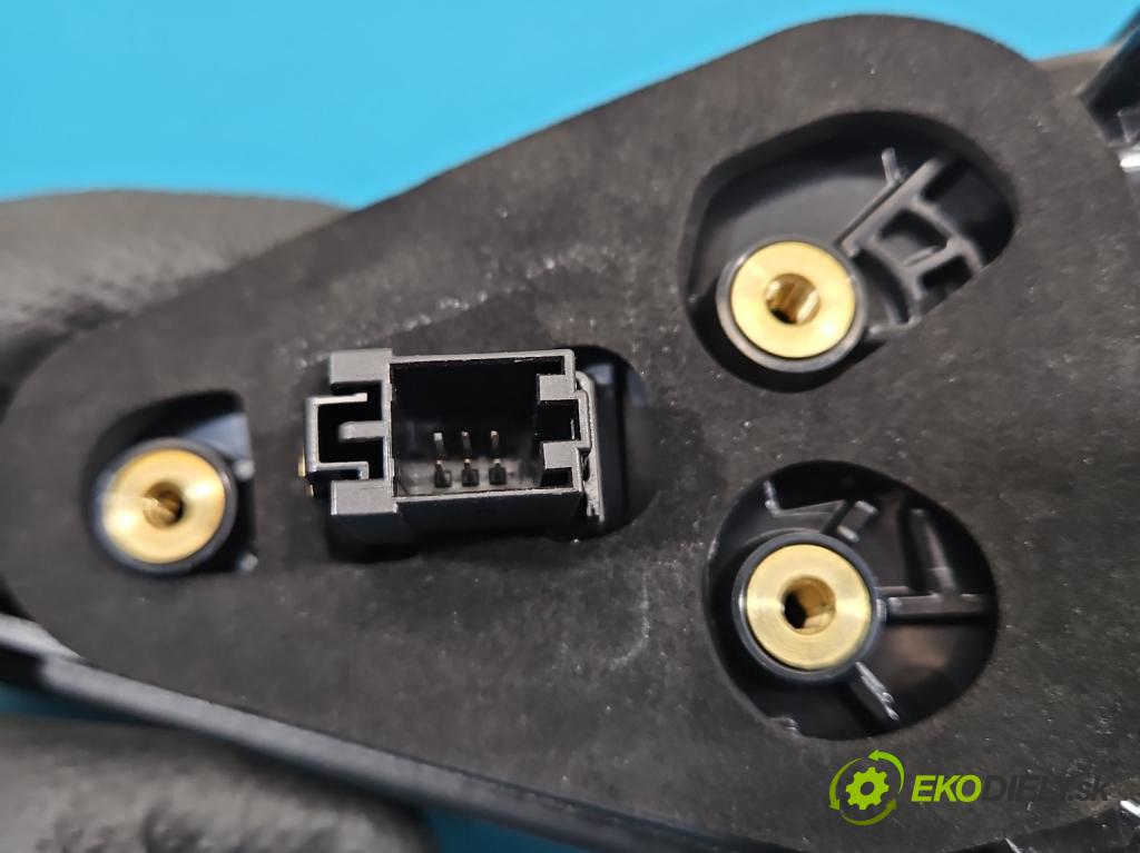 Skoda Superb III 2015-2024 2.0 tdi 150 HP automatic 110 kW 1968 cm3 5- svetlo / reflektor zadné ľavé 3V9945307H (Kľučka dverí ostatné)