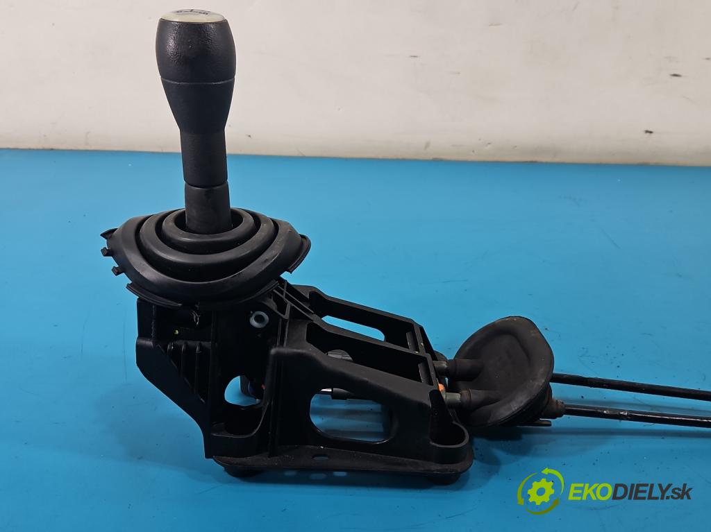 Citroen C3 I 2002-2009 1.4 8V 73 HP manual 54 kW 1360 cm3 5- Páka: Změny: stupeň,rýchlosť 9651917580 (Rýchlostná páka (kulisa))