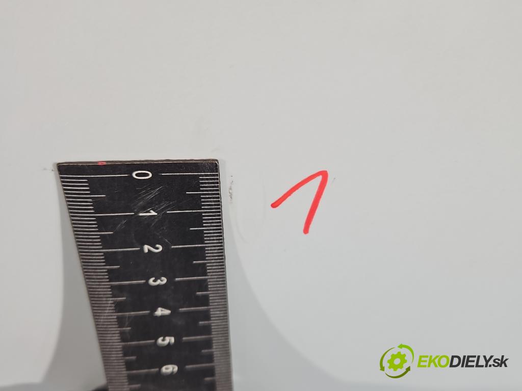 Audi A4 B9 2015-2024 2.0 TFSI 252KM automatic 185 kW 1984 cm3 4- dveře přední pravé  (Klika dveří ostatní)