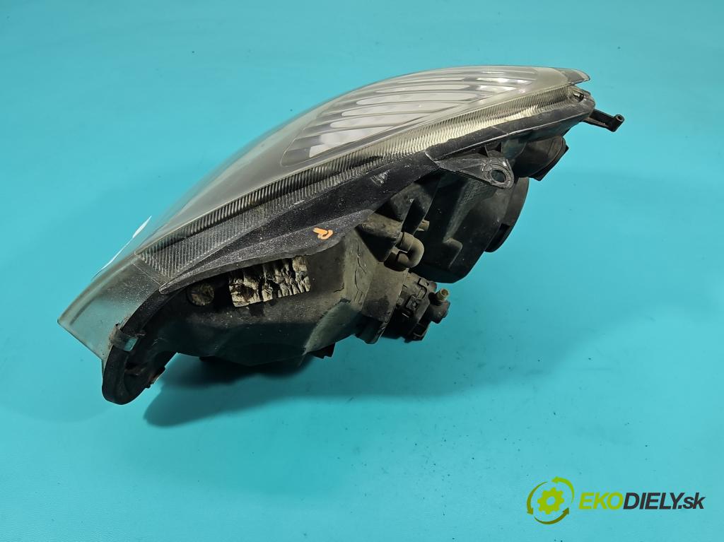 Renault Thalia I 1998-2009 1.4 8V 75 HP manual 55 kW 1390 cm3 4- Reflektor: pravý  (Svetlo predné pravé)