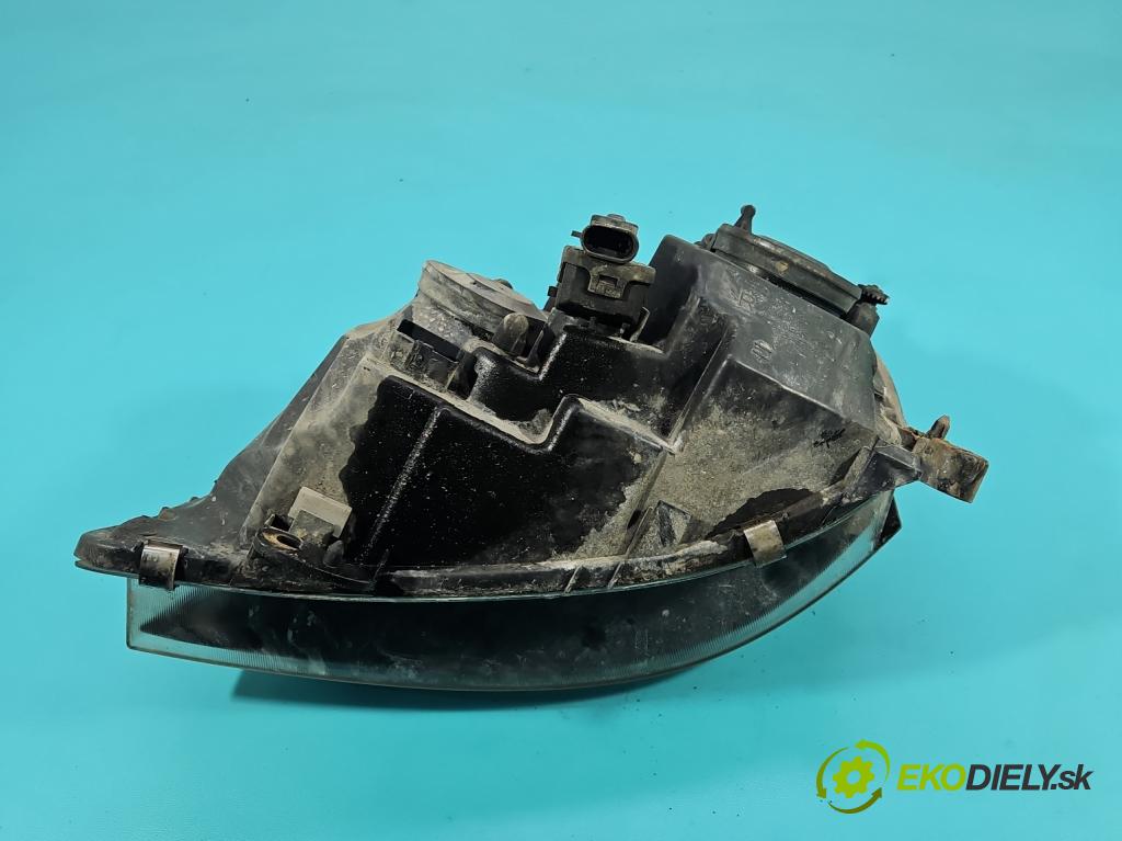 Renault Thalia I 1998-2009 1.4 8V 75 HP manual 55 kW 1390 cm3 4- Reflektor: pravý  (Svetlo predné pravé)