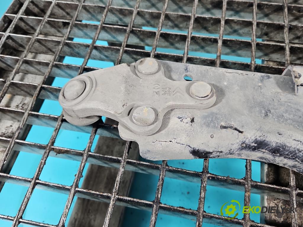 Peugeot 508 II 2018- 1.5 hdi 131 hp manual 96 kW 1499 cm3 5- přední pravý  (Klika dveří ostatní)