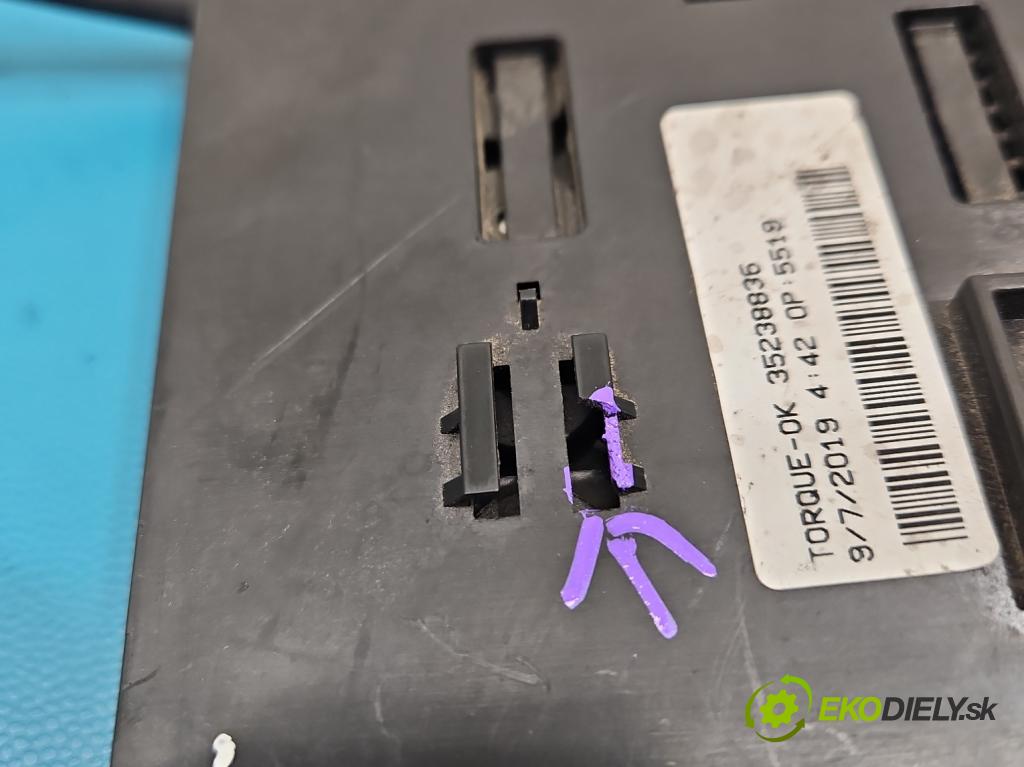 Peugeot 508 II 2018- 1.5 hdi 131 hp manual 96 kW 1499 cm3 5- skříňka pojistková 35238836 (Pojistková skříňka)