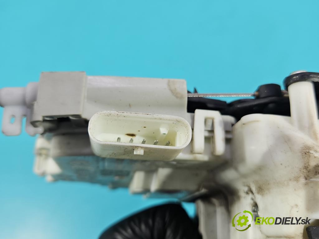 Audi A4 B9 2015-2024 2.0 TFSI 252KM automatic 185 kW 1984 cm3 4- zámek přední pravý 8X1837016C