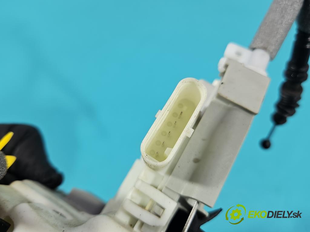 Audi A4 B9 2015-2024 2.0 TFSI 252KM automatic 185 kW 1984 cm3 4- zámek zadní pravý 8X0839016D