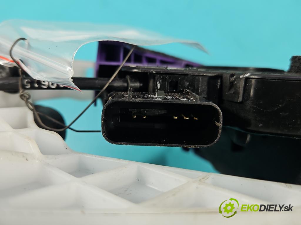 Hyundai I30 III 2016- 2.0 16V 280KM automatic 206 kW 1998 cm3 5- zámek zadní pravý 81420-G3000