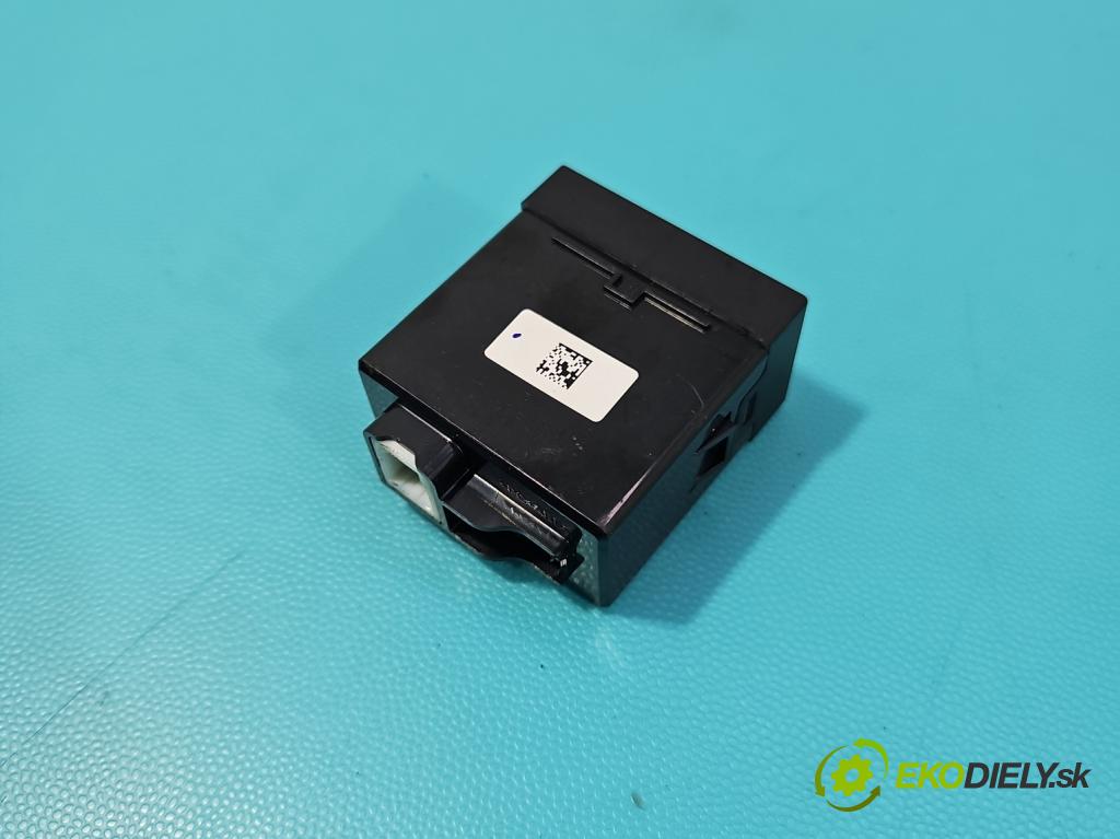 Hyundai I30 III 2016- 2.0 16V 280KM: automatic 206 kW 1998 cm3 5- zásuvka USB 96120-042604X