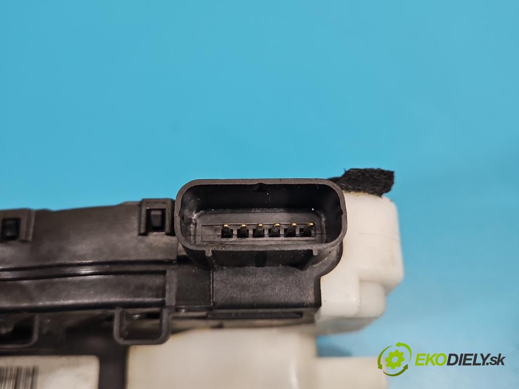 Hyundai Ix35 2.0 CRDI 136hp manual 100 kW 1995 cm3 5- zámek přední levý 81310-2Y000