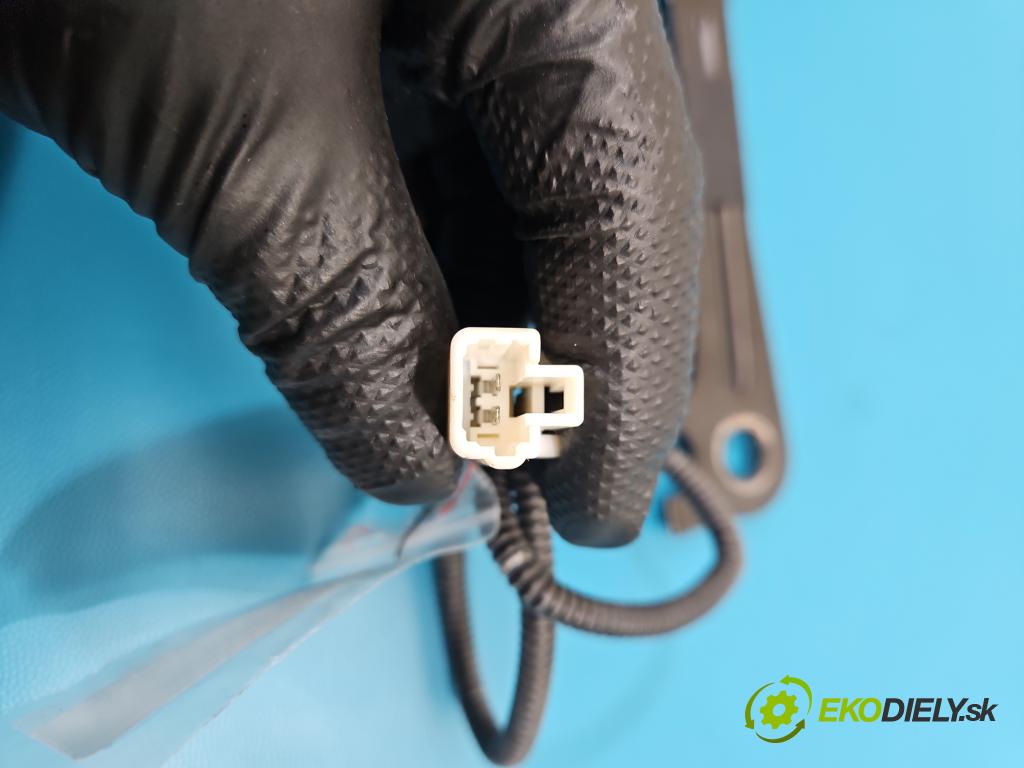 Hyundai Ix35 2.0 CRDI 136 HP manual 100 kW 1995 cm3 5- pas bezpečnosť: predné pravý