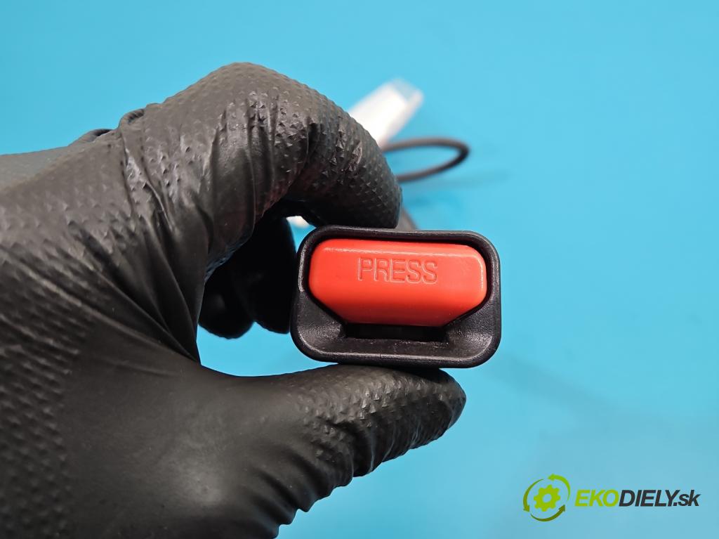 Hyundai Ix35 2.0 CRDI 136 HP manual 100 kW 1995 cm3 5- pas bezpečnosť: predné pravý