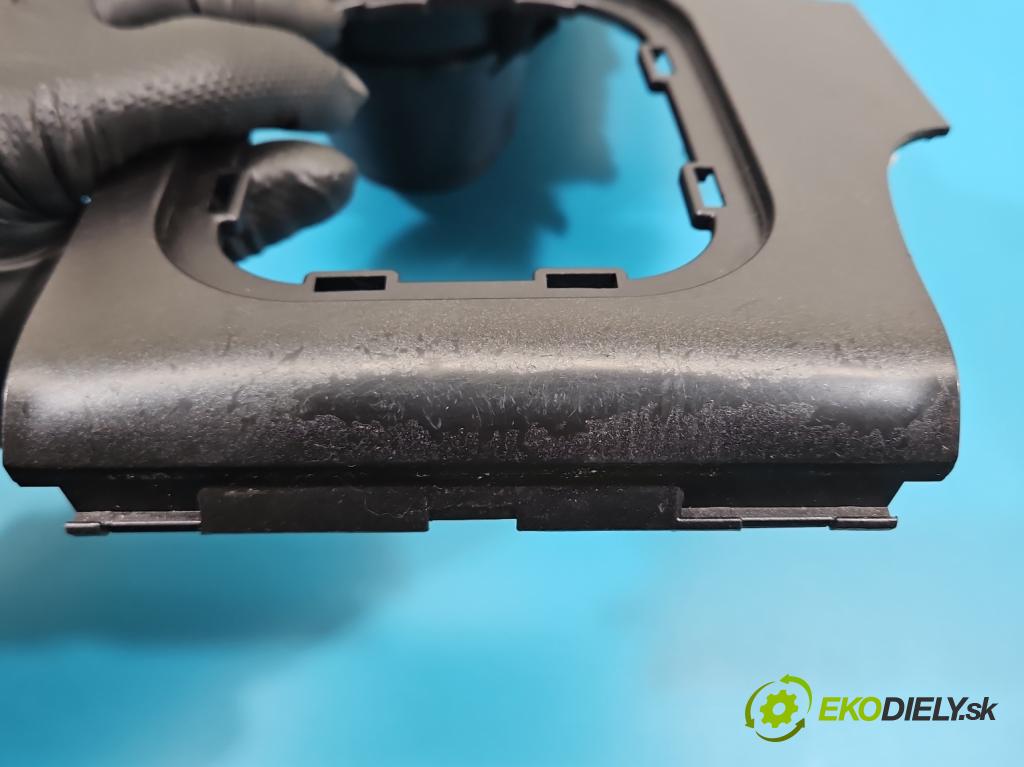 Hyundai Ix35 2.0 CRDI 136 HP manual 100 kW 1995 cm3 5- Rukojeť: na nápoje: 84651-2YAA0 (Držiak (úchyt) na nápoje)