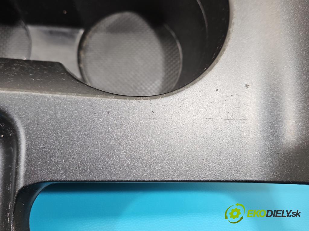 Hyundai Ix35 2.0 CRDI 136 HP manual 100 kW 1995 cm3 5- Rukojeť: na nápoje: 84651-2YAA0 (Držiak (úchyt) na nápoje)