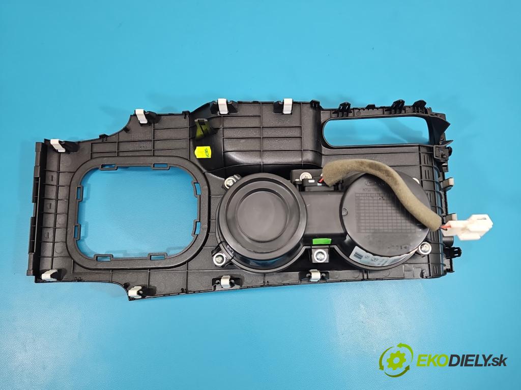 Hyundai Ix35 2.0 CRDI 136 HP manual 100 kW 1995 cm3 5- Rukojeť: na nápoje: 84651-2YAA0 (Držiak (úchyt) na nápoje)