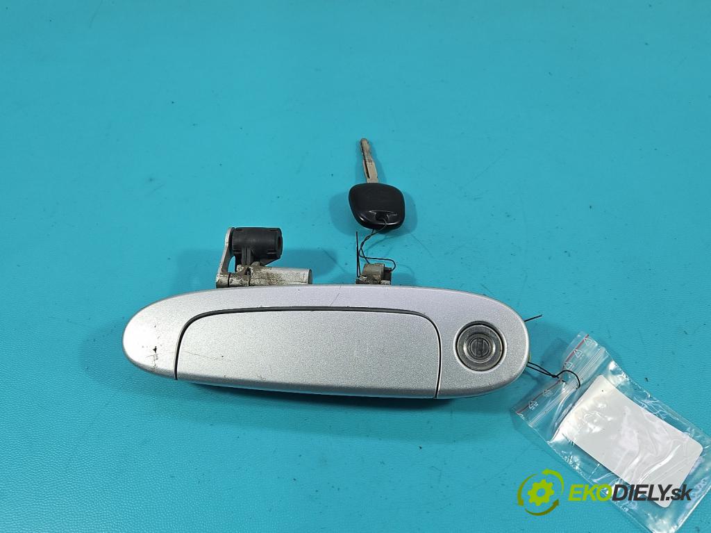 Toyota Yaris I 1999-2005 1.0 vvti 65 HP manual 48 kW 998 cm3 3- rukoväť predné ľavé mimo:  (Kľučka dverí vonkajšia predná ľavá)