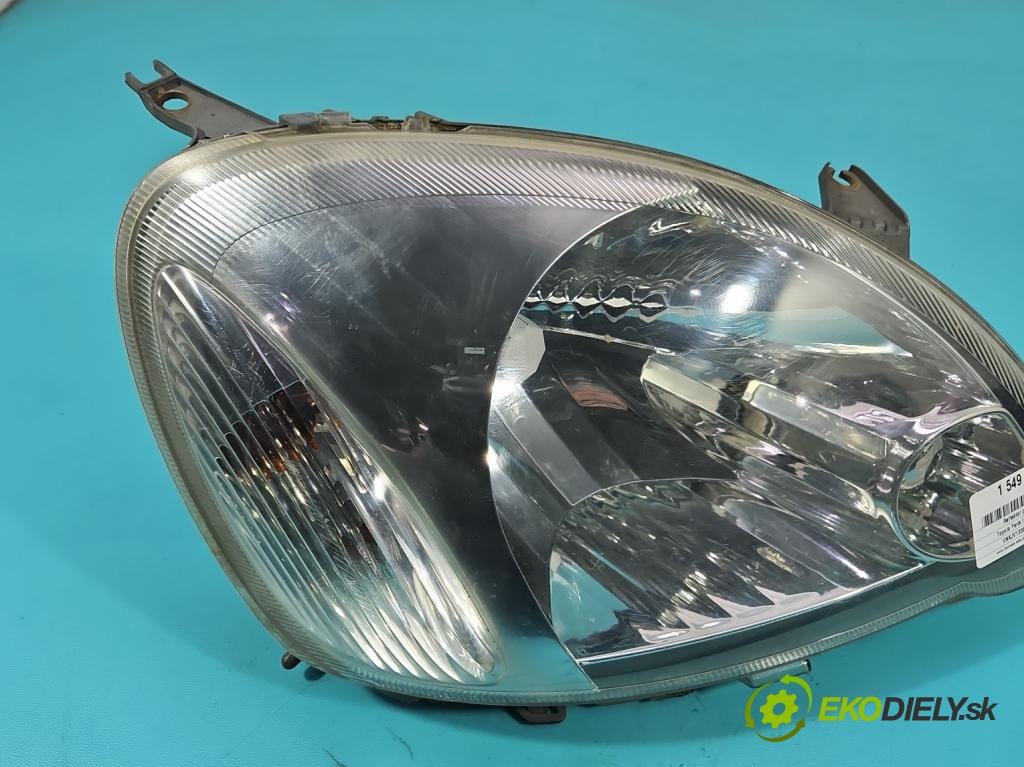 Toyota Yaris I 1999-2005 1.0 vvti 65 hp manual 48 kW 998 cm3 3- světlo pravý 89008657 (Pravé přední světlo)