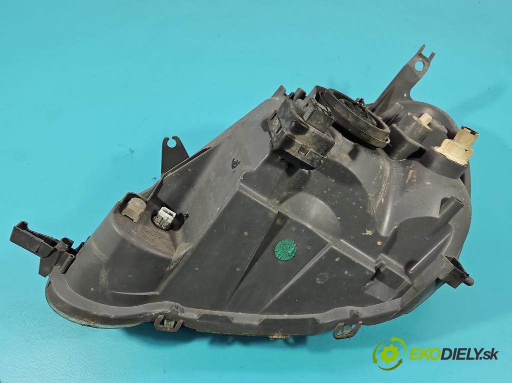 Toyota Yaris I 1999-2005 1.0 vvti 65 hp manual 48 kW 998 cm3 3- světlo pravý 89008657 (Pravé přední světlo)