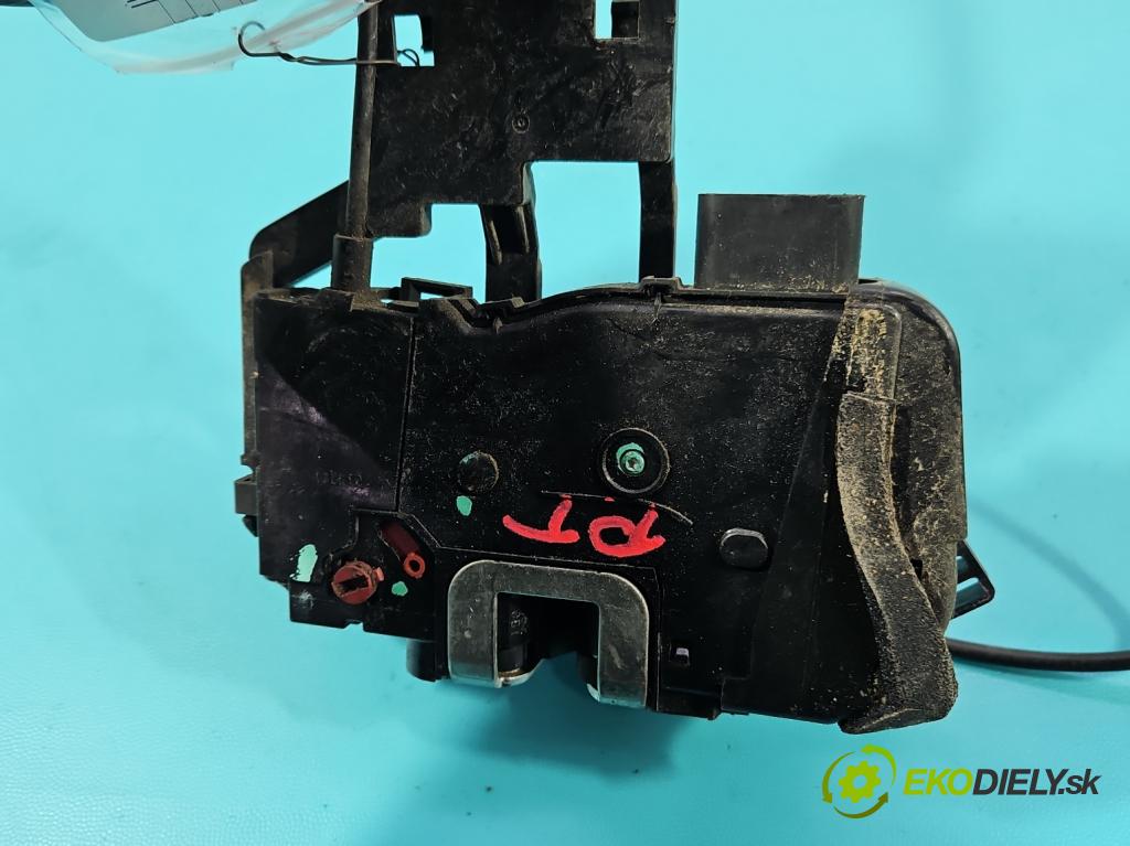 Kia Venga 1.4 16V 90 HP manual 66.2 kW 1396 cm3 5- zámok zadné pravý 81420-1P000