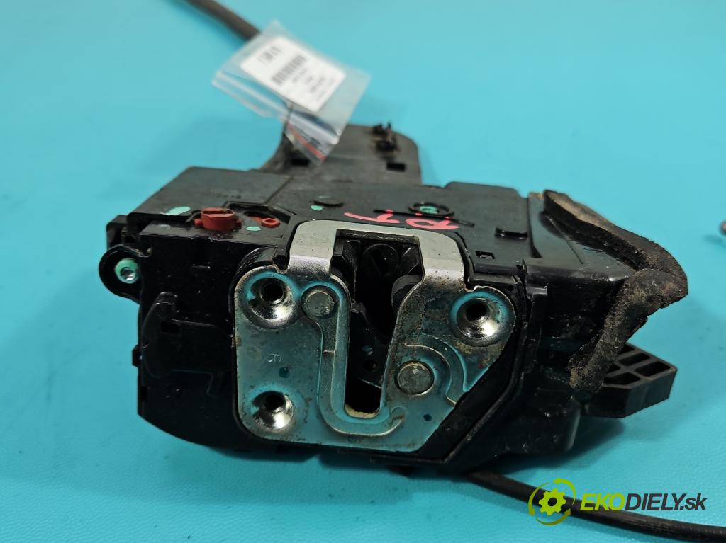 Kia Venga 1.4 16V 90 HP manual 66.2 kW 1396 cm3 5- zámok zadné pravý 81420-1P000