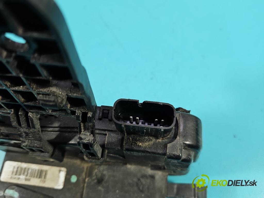 Kia Venga 1.4 16V 90 hp manual 66.2 kW 1396 cm3 5- zámek zadní levý 81410-1P000