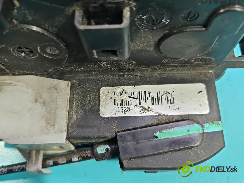 Kia Venga 1.4 16V 90 HP manual 66.2 kW 1396 cm3 5- zámok predné pravý 81320-1P020