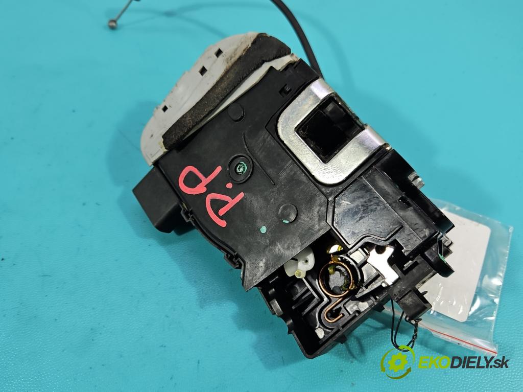 Kia Venga 1.4 16V 90 HP manual 66.2 kW 1396 cm3 5- zámok predné pravý 81320-1P020