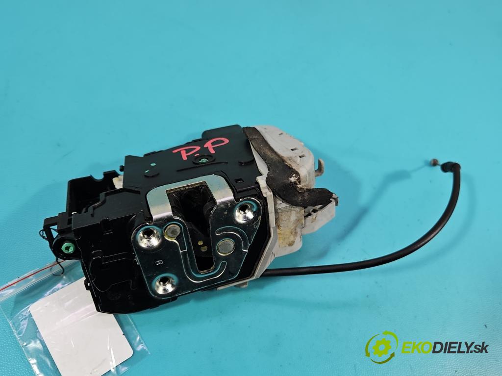 Kia Venga 1.4 16V 90 HP manual 66.2 kW 1396 cm3 5- zámok predné pravý 81320-1P020