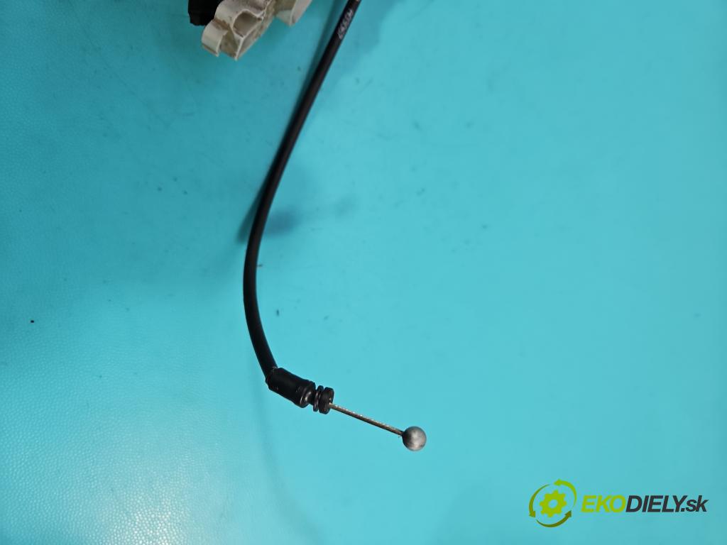 Kia Venga 1.4 16V 90 HP manual 66.2 kW 1396 cm3 5- zámok predné pravý 81320-1P020