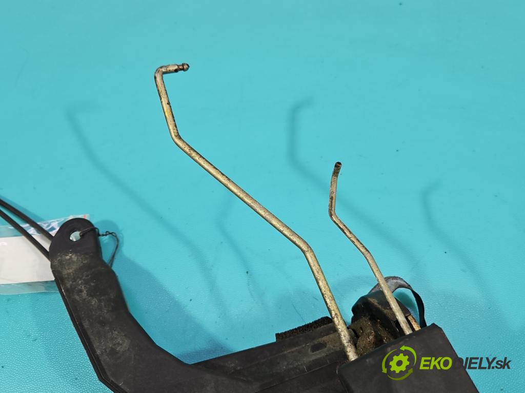 Toyota Avensis Verso 2001-2009 2.0 vvti 150 HP manual 110 kW 1998 cm3 5- zámok predné ľavý