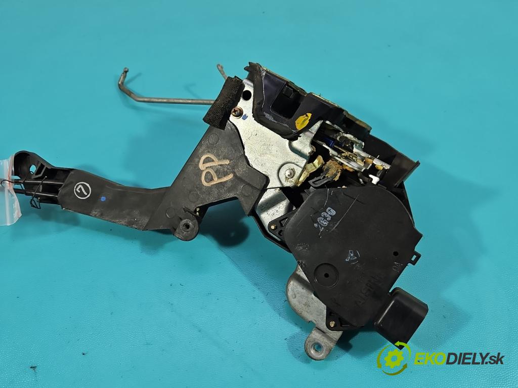 Toyota Avensis Verso 2001-2009 2.0 vvti 150 hp manual 110 kW 1998 cm3 5- zámek přední pravý