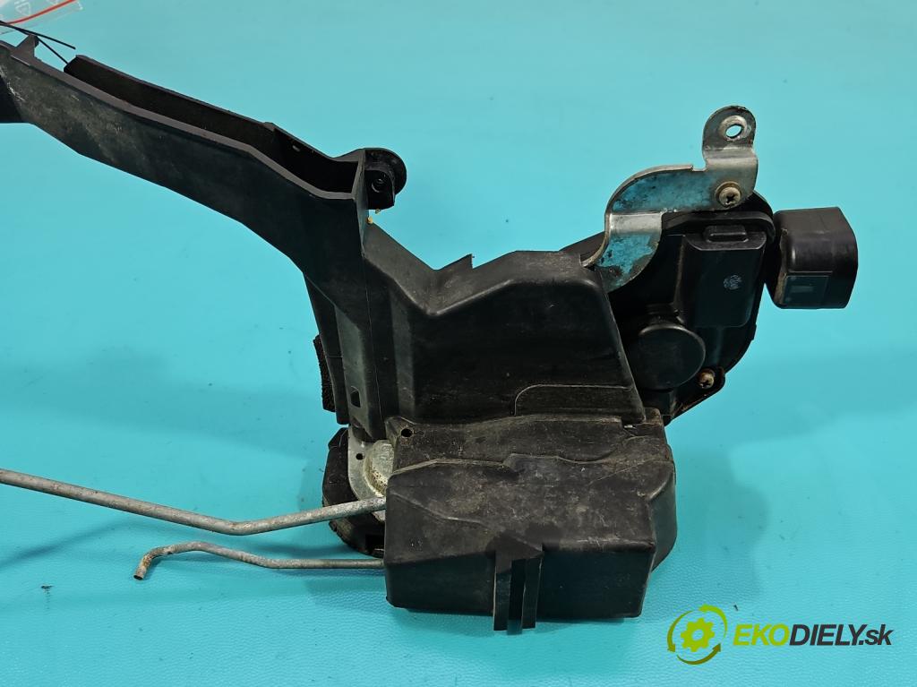 Toyota Avensis Verso 2001-2009 2.0 vvti 150 hp manual 110 kW 1998 cm3 5- zámek přední pravý