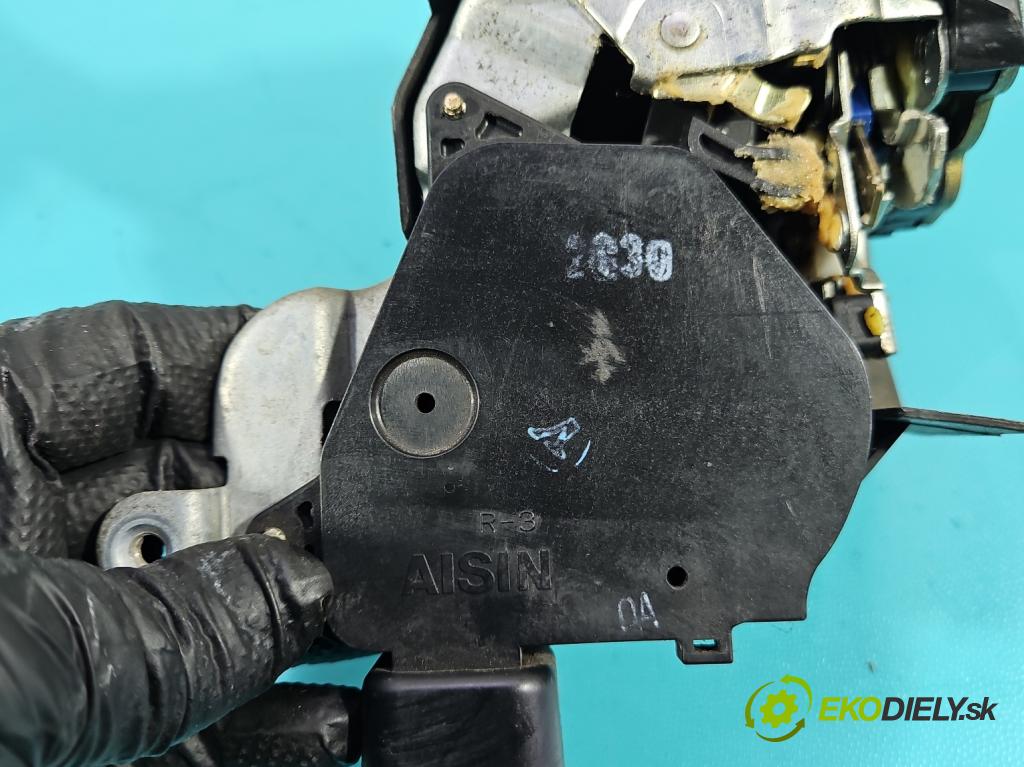 Toyota Avensis Verso 2001-2009 2.0 vvti 150 hp manual 110 kW 1998 cm3 5- zámek přední pravý