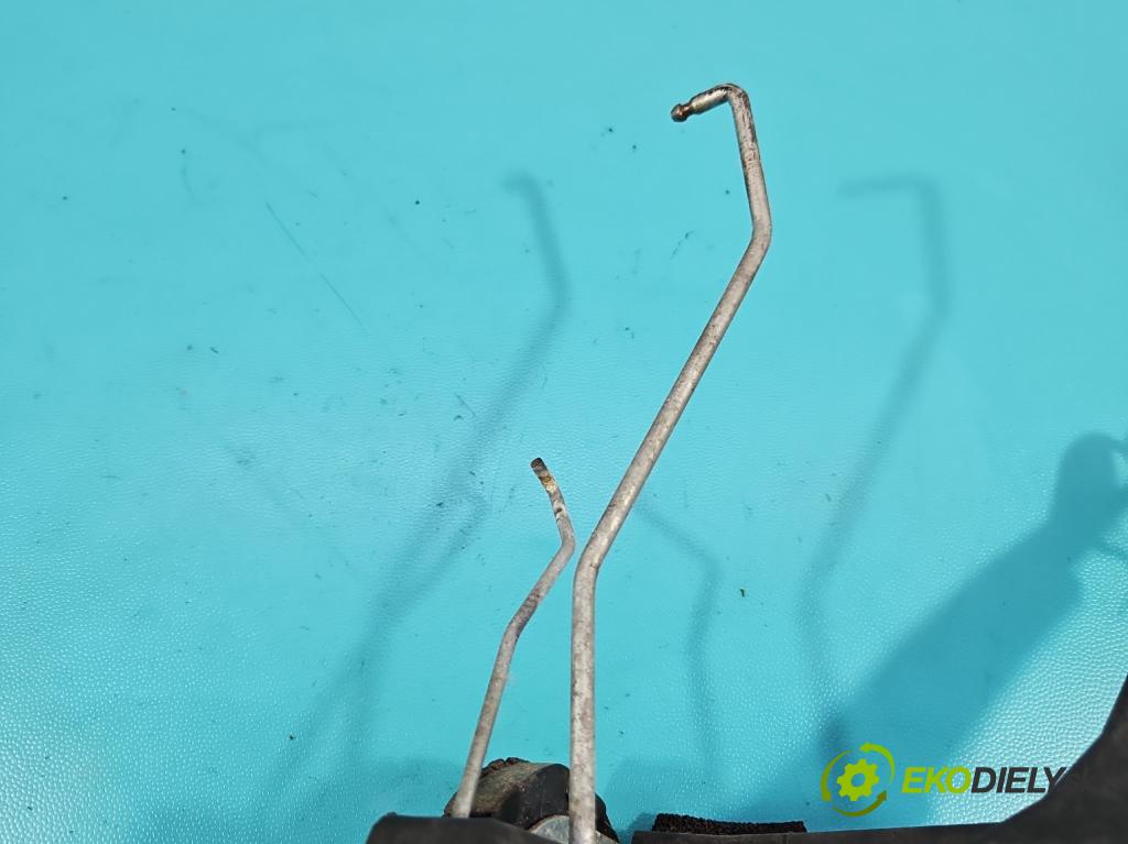 Toyota Avensis Verso 2001-2009 2.0 vvti 150 hp manual 110 kW 1998 cm3 5- zámek přední pravý