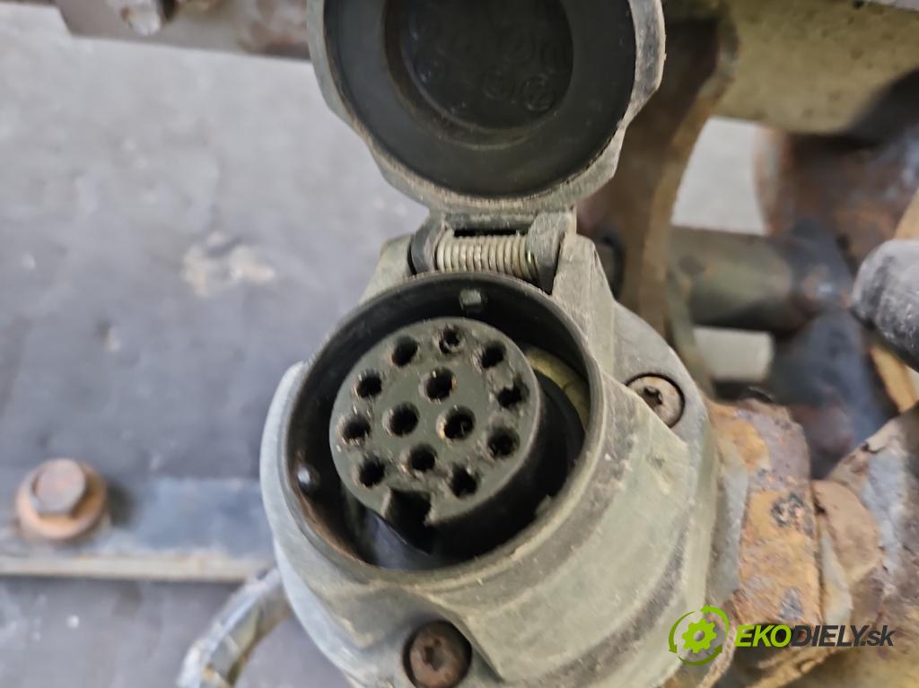 Volvo S40 II 2004-2012 1.8 16V 125 hp manual 92 kW 1798 cm3 4- oko tažné 8698475 (Tažné zařízení)