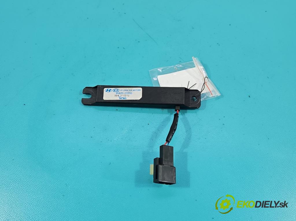 Hyundai Ix35 2.0 CRDI 136 HP manual 100 kW 1995 cm3 5- Antena 95420-2Y200