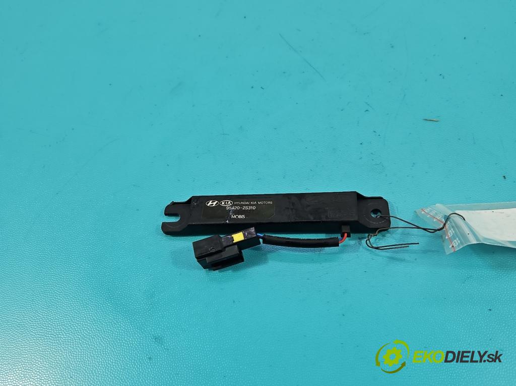 Hyundai Ix35 2.0 CRDI 136 HP manual 100 kW 1995 cm3 5- Antena 95420-2S310