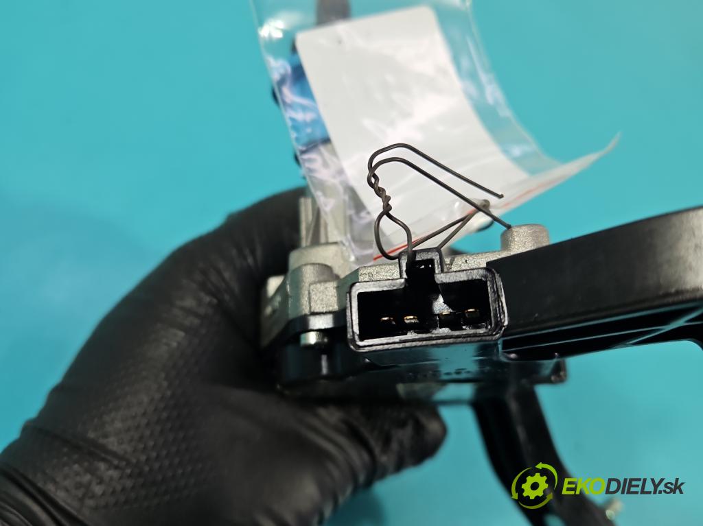 Hyundai Ix35 2.0 CRDI 136hp manual 100 kW 1995 cm3 5- motor stěrače zadní 98700-1H300