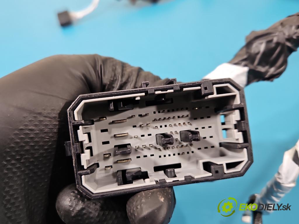 Hyundai I30 III 2016- 2.0 16V 280KM: automatic 206 kW 1998 cm3 5- skrinka poistka 91250-S0110 (Poistková skrinka)