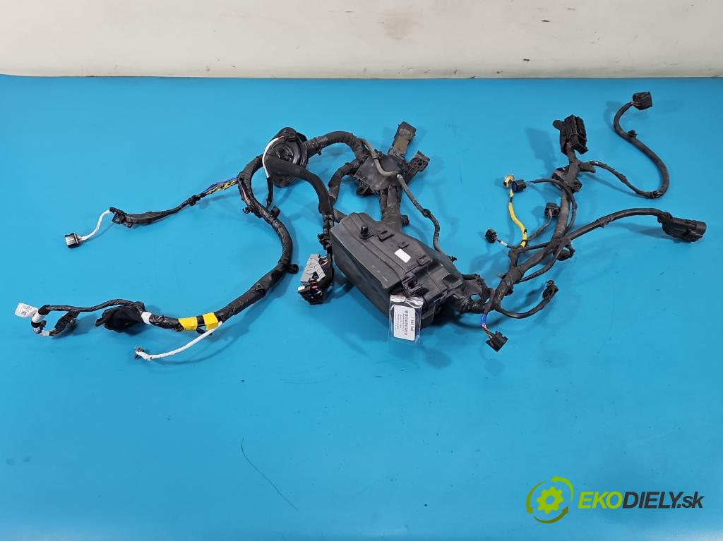 Hyundai I30 III 2016- 2.0 16V 280KM: automatic 206 kW 1998 cm3 5- skrinka poistka 91250-S0110 (Poistková skrinka)