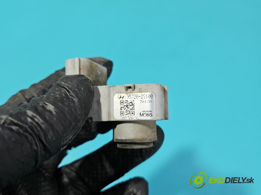 Hyundai Ix35 2.0 CRDI 136 HP manual 100 kW 1995 cm3 5- snímač parkovaní: 95720-2S100