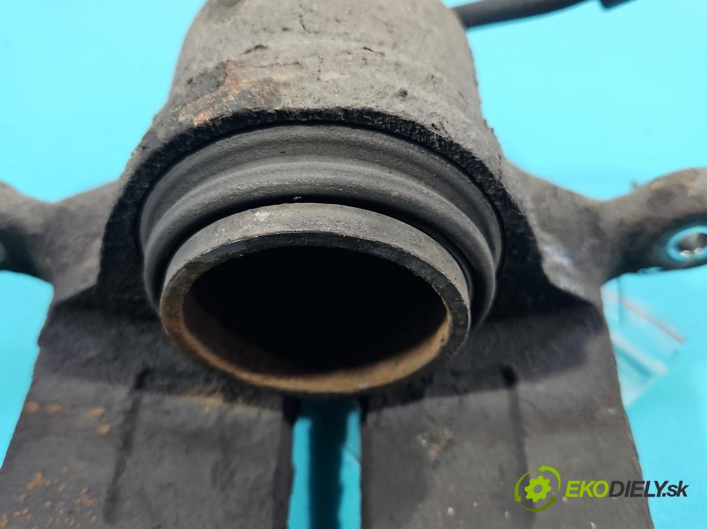 Hyundai Ix35 2.0 CRDI 136hp manual 100 kW 1995 cm3 5- brzdič přední pravý  (Klika dveří ostatní)