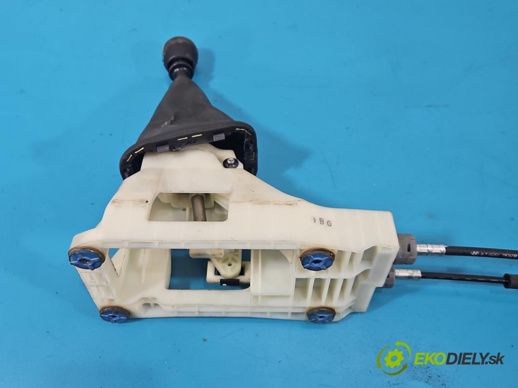 Hyundai Ix35 2.0 CRDI 136 HP manual 100 kW 1995 cm3 5- Páka: Změny: stupeň,rýchlosť 43700-2SXXX (Rýchlostná páka (kulisa))