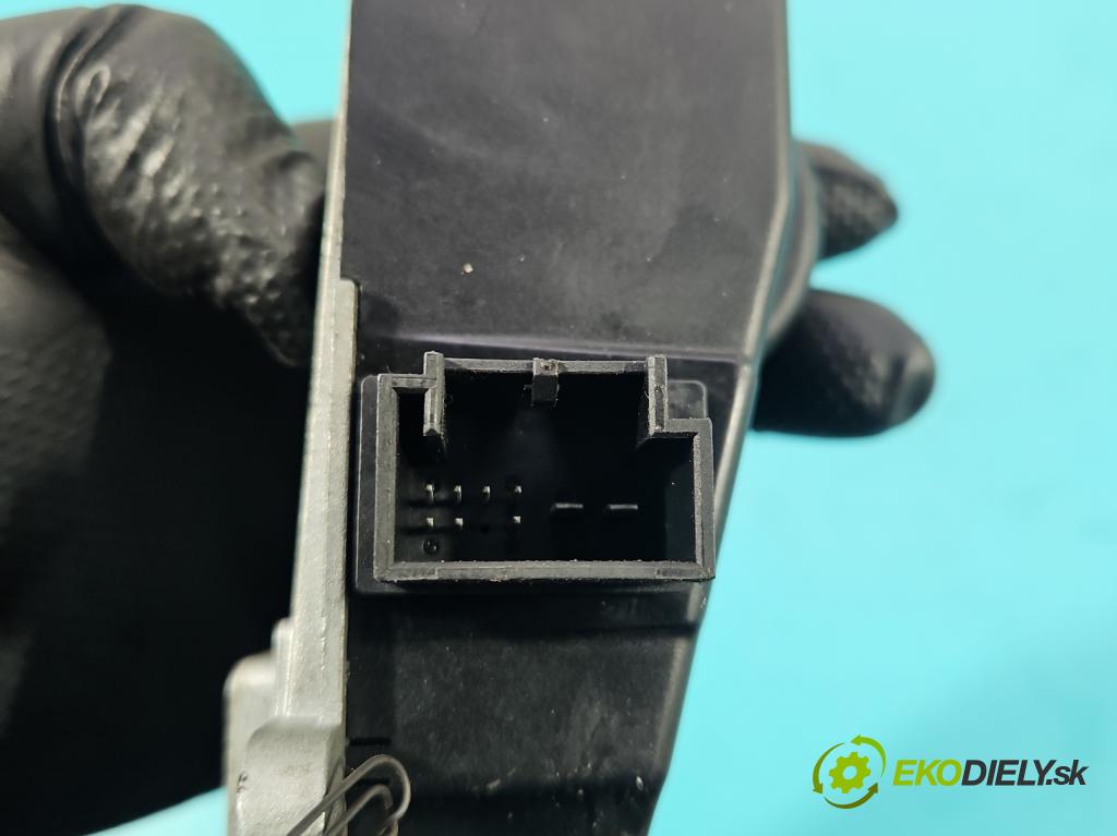 Vw Passat B6 2005-2010 1.9 tdi 105 HP manual 77 kW 1896 cm3 5- Blokáda: řízení: 3C0905861F (Riadenie ostatné)