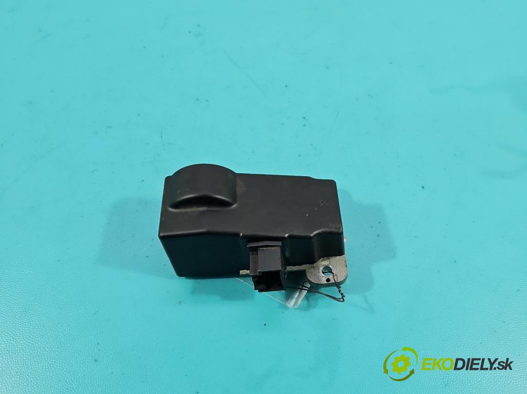 Vw Passat B6 2005-2010 1.9 tdi 105 HP manual 77 kW 1896 cm3 5- Blokáda: řízení: 3C0905861F (Riadenie ostatné)